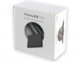 אריזה במבלט עם פוסטר מוצמד